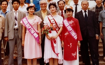 Hoa hậu đặc biệt nhất Việt Nam: Đi thi với 3 cuốn sách lịch sử, 34 năm chưa trao lại vương miện, hôn nhân ngắn ngủi với đại gia BĐS