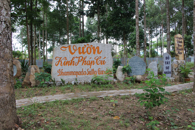 Lối v&agrave;o vườn kinh Ph&aacute;p c&uacute;. Ảnh: Nguy&ecirc;n Đạt/B&aacute;o Thanh Ni&ecirc;n