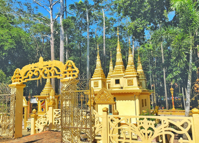 Ng&ocirc;i th&aacute;p chứa di cốt c&aacute;c vị sư cả trụ tr&igrave; ch&ugrave;a qua c&aacute;c thời kỳ. Ảnh: Internet