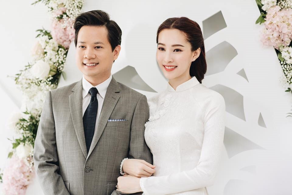 Hoa hậu Việt từng 2 lần từ chối đi thi quốc tế lấy thiếu gia tập đoàn BĐS, tuổi 32 viên mãn trong biệt thự đắt đỏ trung tâm Sài thành Hoa hậu Việt từng 2 lần từ chối đi thi quốc tế lấy thiếu gia tập đoàn BĐS, tuổi 32 viên mãn trong biệt thự đắt đỏ trung tâm Sài thành
