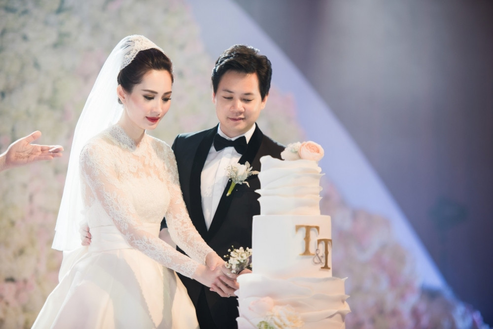 Hoa hậu Việt từng 2 lần từ chối đi thi quốc tế lấy thiếu gia tập đoàn BĐS, tuổi 32 viên mãn trong biệt thự đắt đỏ trung tâm Sài thành Hoa hậu Việt từng 2 lần từ chối đi thi quốc tế lấy thiếu gia tập đoàn BĐS, tuổi 32 viên mãn trong biệt thự đắt đỏ trung tâm Sài thành