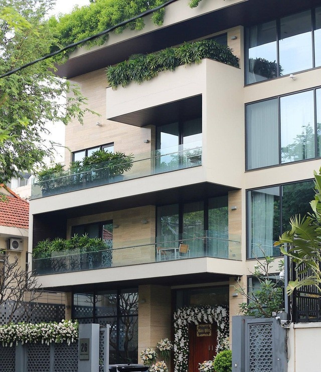 Hoa hậu Việt từng 2 lần từ chối đi thi quốc tế lấy thiếu gia tập đoàn BĐS, tuổi 32 viên mãn trong biệt thự đắt đỏ trung tâm Sài thành Hoa hậu Việt từng 2 lần từ chối đi thi quốc tế lấy thiếu gia tập đoàn BĐS, tuổi 32 viên mãn trong biệt thự đắt đỏ trung tâm Sài thành