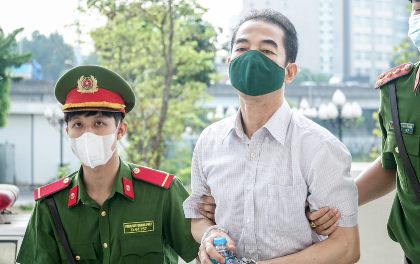 Phong tỏa cổ phiếu VCG, dừng giao dịch căn hộ của cựu thứ trưởng Bộ ngoại giao Tô Anh Dũng