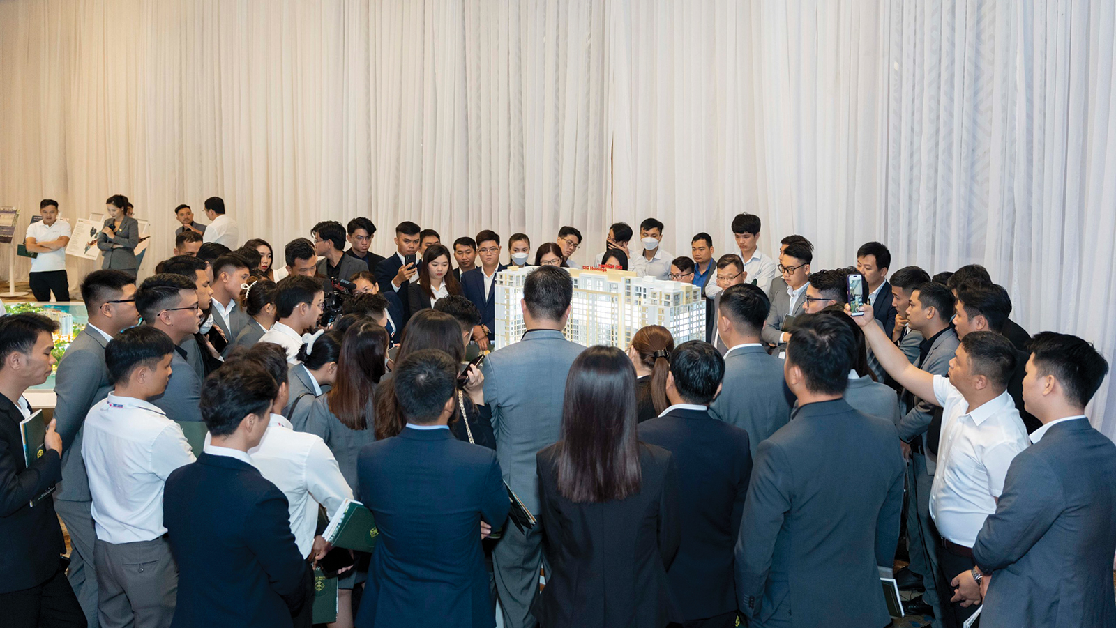 Sản phẩm căn hộ rất được quan tâm. Ảnh: Lê Toàn https://cdn.stockproxx.com/2023/8/10/bds-00.jpg