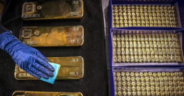 Giá vàng hôm nay 13/8: Kết thúc tuần giảm mạnh, có thể về 54,8 triệu đồng/lượng