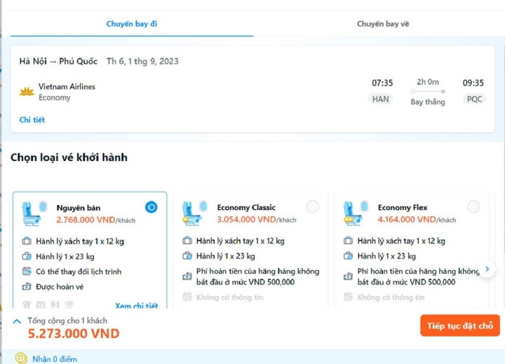 Vé máy bay vẫn cao ngất dù lượng khách rất ít.