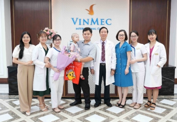 Bệnh viện tư nhân của ông Phạm Nhật Vượng vừa tạo bước tiến cho ngành Y: Lần đầu Việt Nam điều trị ung thư thành công cho bé gái 4 tuổi nhờ 1 công nghệ