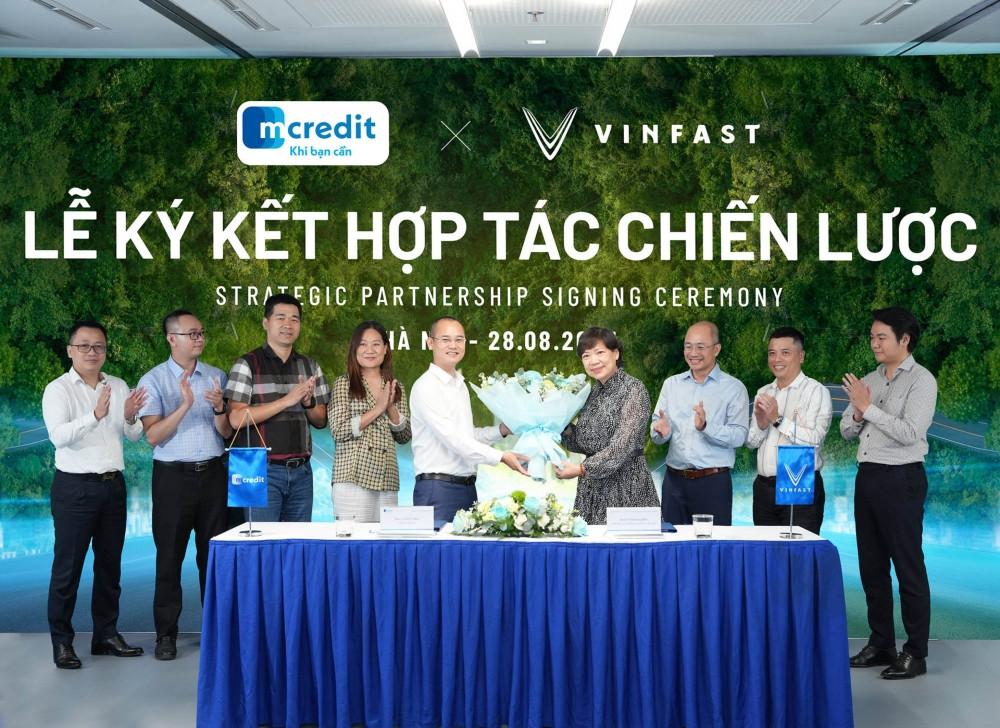 Vinfast hợp tác với Mcredit, cung cấp giải pháp hỗ trợ tài chính cho khách hàng mua xe máy điện