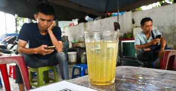 Hàng loạt quán trà đá, hàng bán rau ngoài chợ dùng mã QR thanh toán
