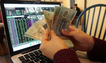 Nhà đầu tư cá nhân đẩy tiếp tục chốt lời trên thị trường chứng khoán