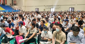 Người giàu xếp hàng mua nhà ở xã hội, có sổ đỏ 300m2 vẫn tranh mua