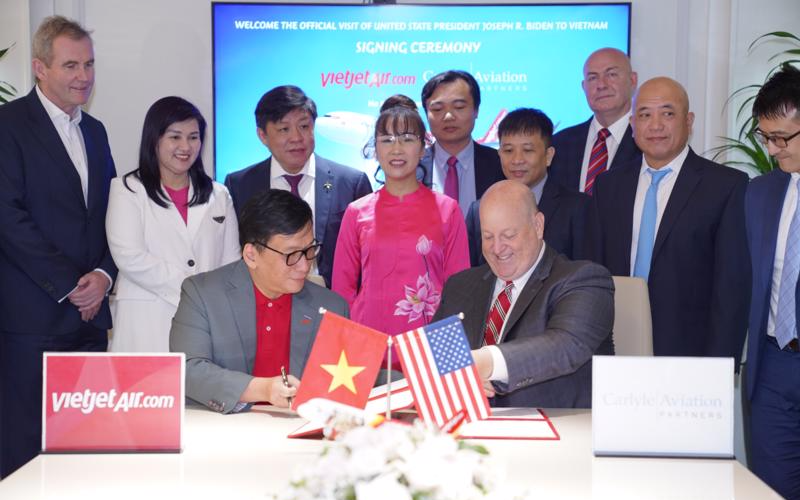 https://cdn.stockproxx.com/2023/9/12/vietjet-va-carlyle.png