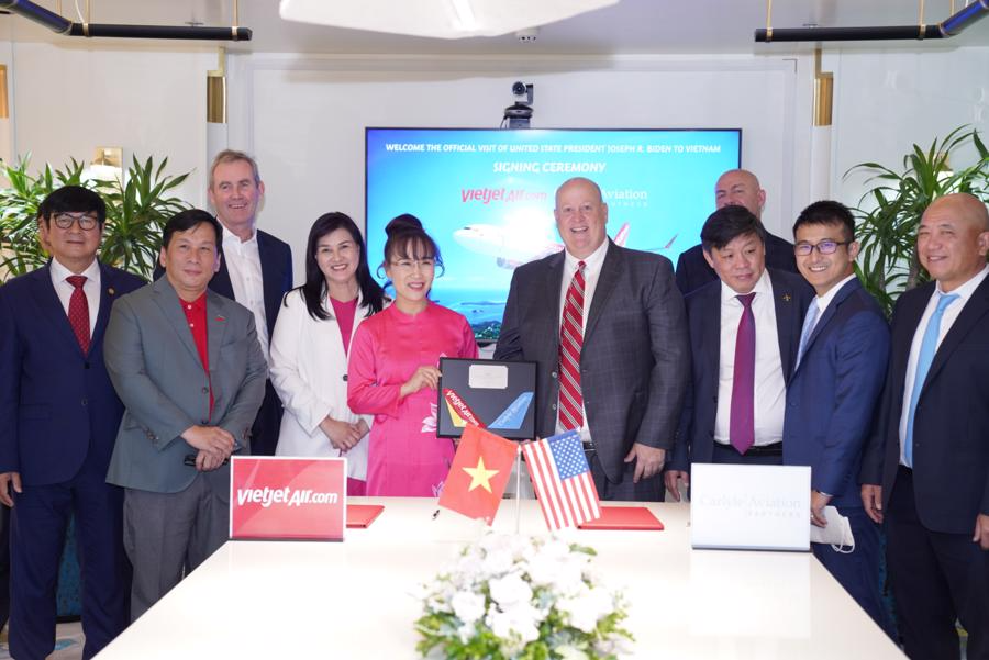 https://cdn.stockproxx.com/2023/9/12/vietjet-va-carlyle1.png