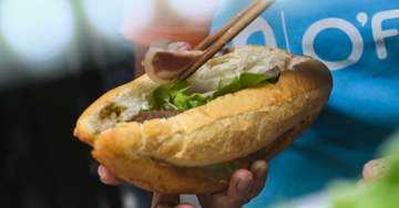 Trước vụ 91 người ngộ độc, bánh mì Phượng được quốc tế ca ngợi thế nào?