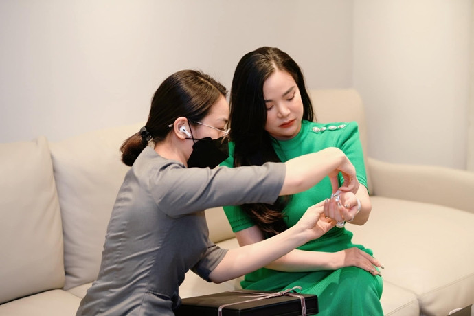 Nữ đại gia Việt U40 giàu có phát choáng: 