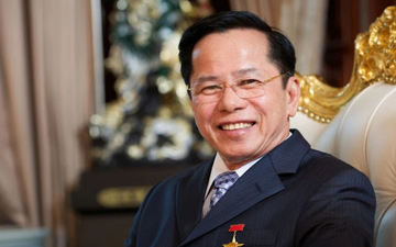 Danh tính đại gia Việt U80 giàu "nứt vách" từng phải xây hầm giấu vàng, "ông trùm" sân golf, chi nghìn tỷ làm từ thiện được phong anh hùng châu Á