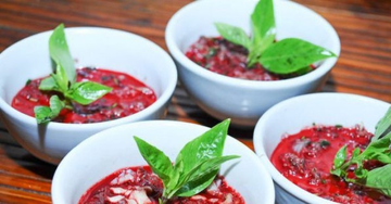 Món ăn màu đỏ nhiều người Việt mê có giúp bổ máu?