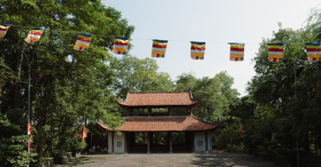 Ngôi chùa 900 năm tuổi cổ kính linh thiêng nổi tiếng, nằm trên đỉnh núi ở Hà Nam
