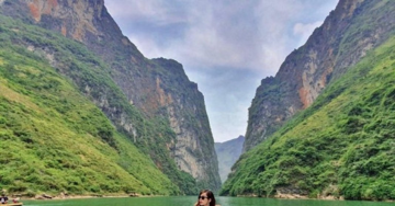 Tàu du lịch thăm hẻm Tu Sản trên sông Nho Quế đột ngột dừng hoạt động