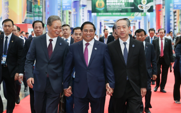 Thủ tướng: Mong muốn Việt Nam trở thành điểm trung chuyển hàng hóa giữa ASEAN và Trung Quốc