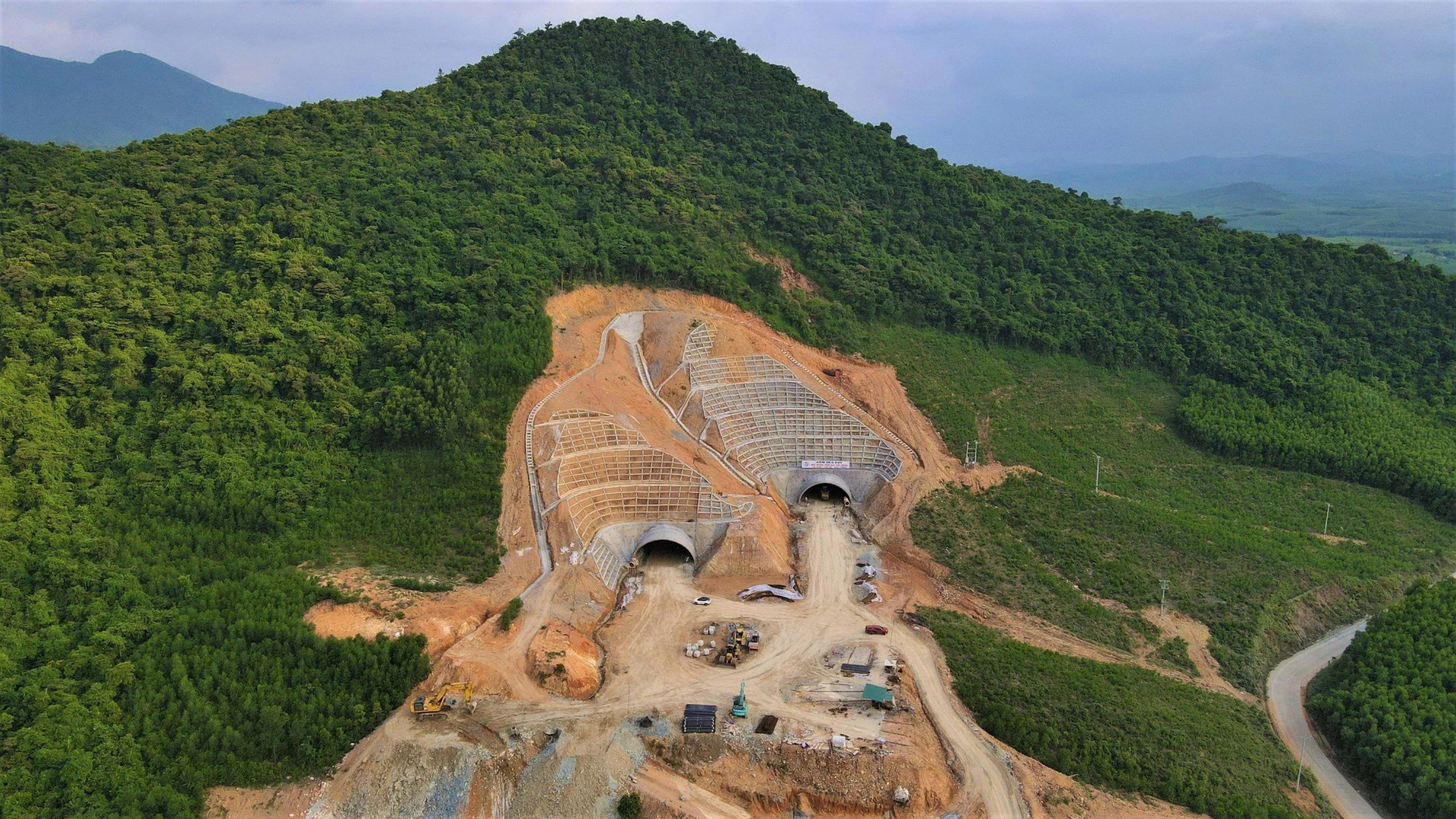 Sớm tháo nút thắt giải ngân nguồn vốn phục hồi cho các dự án giao thông - Ảnh 1. Sớm tháo nút thắt giải ngân nguồn vốn phục hồi cho các dự án giao thông - Ảnh 1.