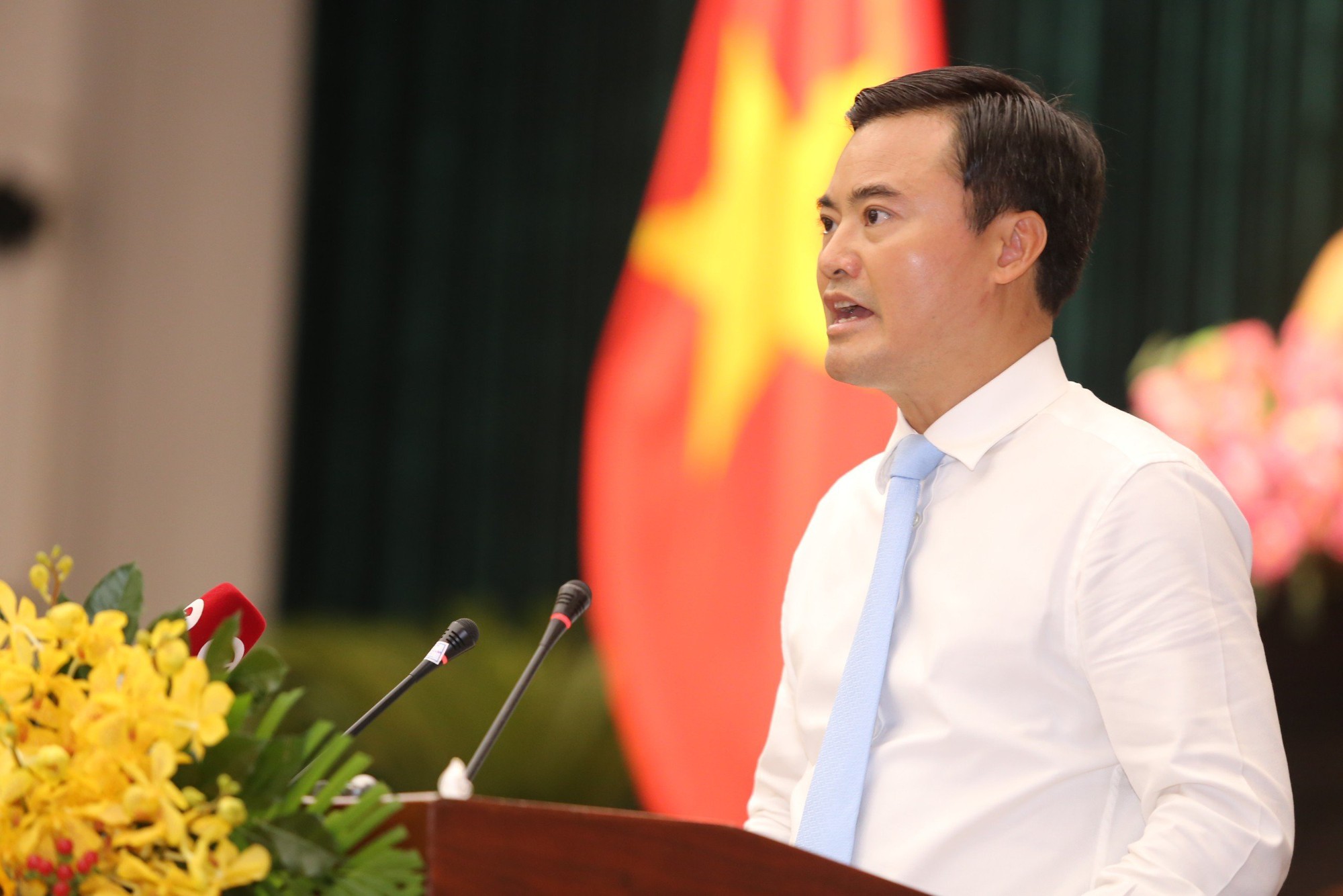 TPHCM đề xuất chi thu nhập tăng thêm cho cán bộ, công chức, viên chức - Ảnh 1.