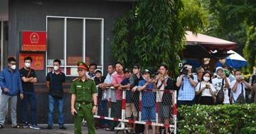 Ca sĩ Đàm Vĩnh Hưng, Vy Oanh tham dự phiên xét xử bà Nguyễn Phương Hằng