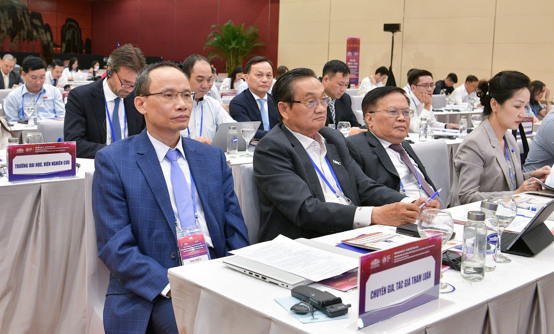 'Chìa khóa' để kinh tế Việt Nam thích ứng, chống chọi và phát triển trong bối cảnh nhiều biến động, rủi ro ngày càng gia tăng - Ảnh 10. 'Chìa khóa' để kinh tế Việt Nam thích ứng, chống chọi và phát triển trong bối cảnh nhiều biến động, rủi ro ngày càng gia tăng - Ảnh 10.