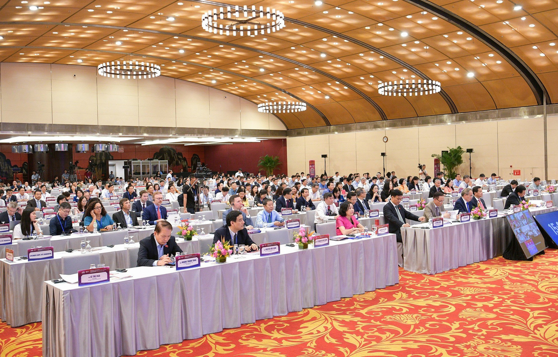 'Chìa khóa' để kinh tế Việt Nam thích ứng, chống chọi và phát triển trong bối cảnh nhiều biến động, rủi ro ngày càng gia tăng - Ảnh 2. 'Chìa khóa' để kinh tế Việt Nam thích ứng, chống chọi và phát triển trong bối cảnh nhiều biến động, rủi ro ngày càng gia tăng - Ảnh 2.