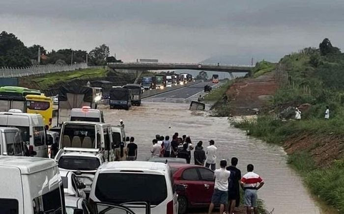 Bộ GTVT yêu cầu kiểm điểm chậm khắc phục ngập cao tốc Phan Thiết-Dầu Giây - Ảnh 1. Bộ GTVT yêu cầu kiểm điểm chậm khắc phục ngập cao tốc Phan Thiết-Dầu Giây - Ảnh 1.