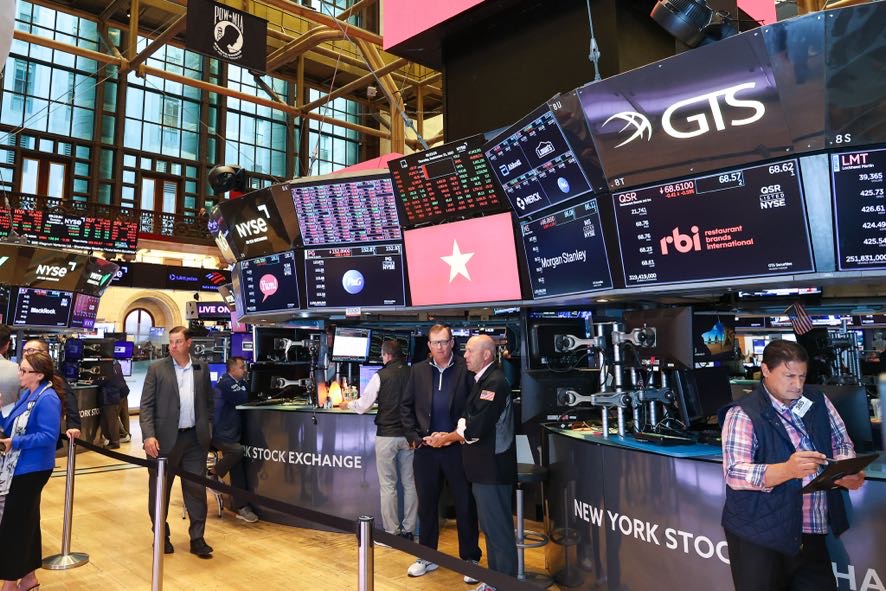 Chùm ảnh: Thủ tướng rung chuông khai mạc phiên giao dịch tại Sàn chứng khoán New York - Ảnh 6.