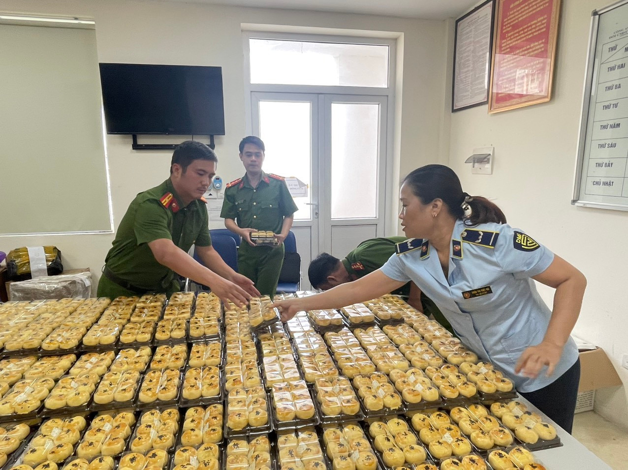 Cảnh giác với bánh Trung thu giá rẻ - Ảnh 1.