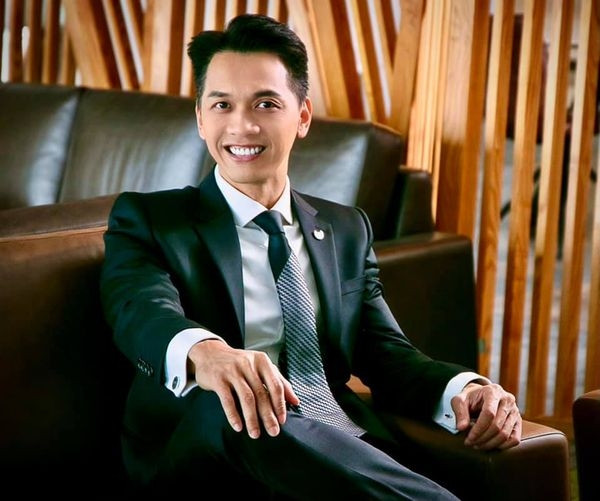 Khoe con gái, ở tuổi 24, Chủ tịch ACB Trần Hùng Huy có gì?