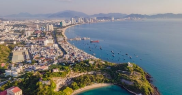 Tỉnh có đường bờ biển dài nhất Việt Nam, chứa điểm cực đông trên đất liền, quê hương thứ 2 của bác sĩ người Pháp nổi tiếng