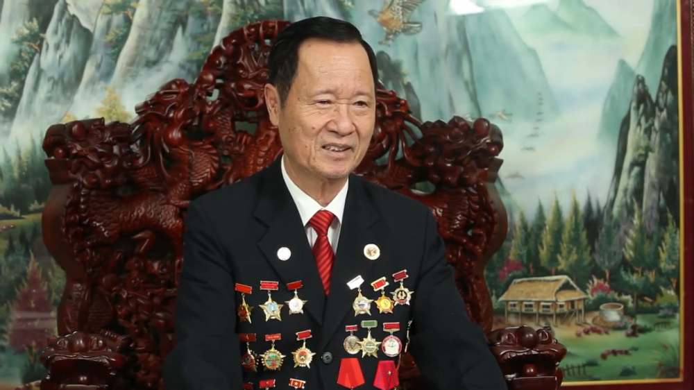 Danh tính vị đại gia U90 mua đứt nửa ngôi làng xây lăng mộ 800m2 lớn nhất Việt Nam, gồm 42 cột trụ đỡ mái nặng hàng nghìn tấn