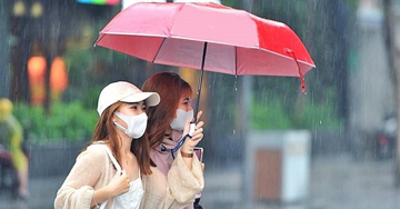 Thời tiết Hà Nội 3 ngày tới: Nắng bừng như giữa hè rồi mưa rào toàn vùng