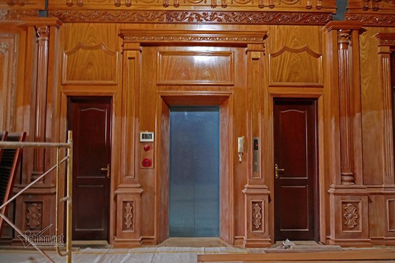 Toà lâu đài gần 50 tỷ của đại gia Nam Định mất hơn 9 năm để xây dựng trên mảnh đất 3.000m2, nội thất toàn gỗ quý cẩm lai, gỗ đỏ
