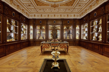 Chiêm ngưỡng biệt thự trị giá gần 5.000 tỷ dát 700.000 miếng vàng bởi 70 nghệ nhân, riêng phòng ngủ chính rộng gần 400m2