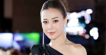 Phương Oanh mặc váy cut-out táo bạo dự lễ trao giải Cánh diều 2023