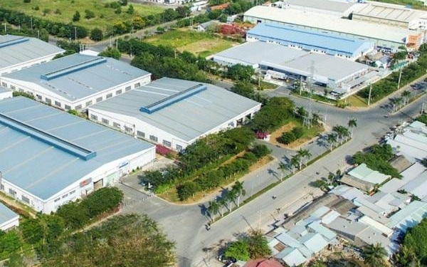 Giao dịch không báo cáo, vợ Phó chủ tịch HĐQT Tân Tạo (ITA) bị phạt hơn 1 tỷ đồng và đình chỉ giao dịch 3,5 tháng https://cdn.stockproxx.com/2024/1/24/xu-phat.jpeg