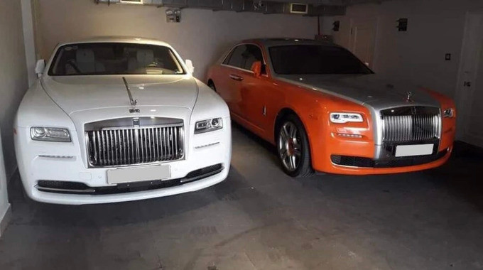 2 chiếc xe si&ecirc;u sang Rolls-Royce từng xuất hiện c&ugrave;ng nhau trong garage của &ocirc;ng Dũng 
