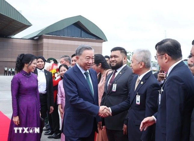 Tổng B&iacute; thư v&agrave; Phu nh&acirc;n l&ecirc;n đường về nước, kết th&uacute;c tốt đẹp chuyến thăm Malaysia ảnh 1