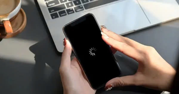 Người đàn ông mất sóng điện thoại, tài khoản mất sạch tiền: Ngân hàng khẳng định đây là lỗi của khách!