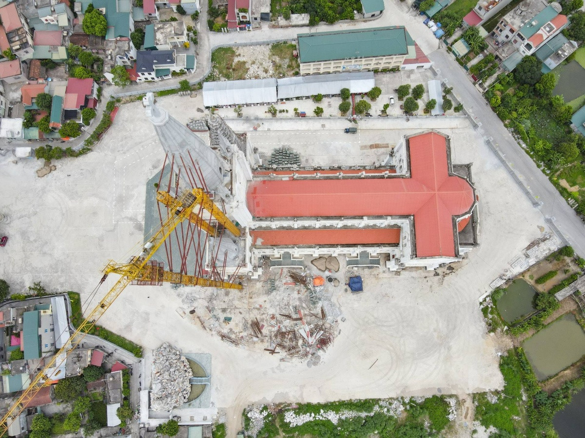 Thánh đường 400 tỷ lớn nhất Việt Nam: Có thể chứa 5.000 người, sở hữu tháp chuông cao 110m và căn hầm bí ẩn diện tích 1.000m2 Thánh đường 400 tỷ lớn nhất Việt Nam: Có thể chứa 5.000 người, sở hữu tháp chuông cao 110m và căn hầm bí ẩn diện tích 1.000m2