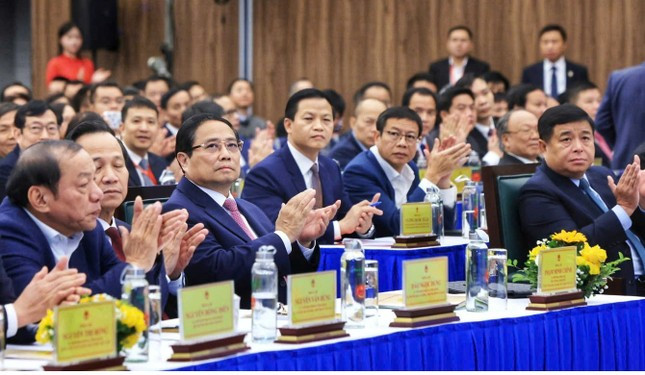 Thủ tướng Phạm Minh Ch&iacute;nh: Loại bỏ d&agrave;n trải, ph&aacute;t triển bốn kh&ocirc;ng gian quan trọng tạo đột ph&aacute; kinh tế ảnh 1