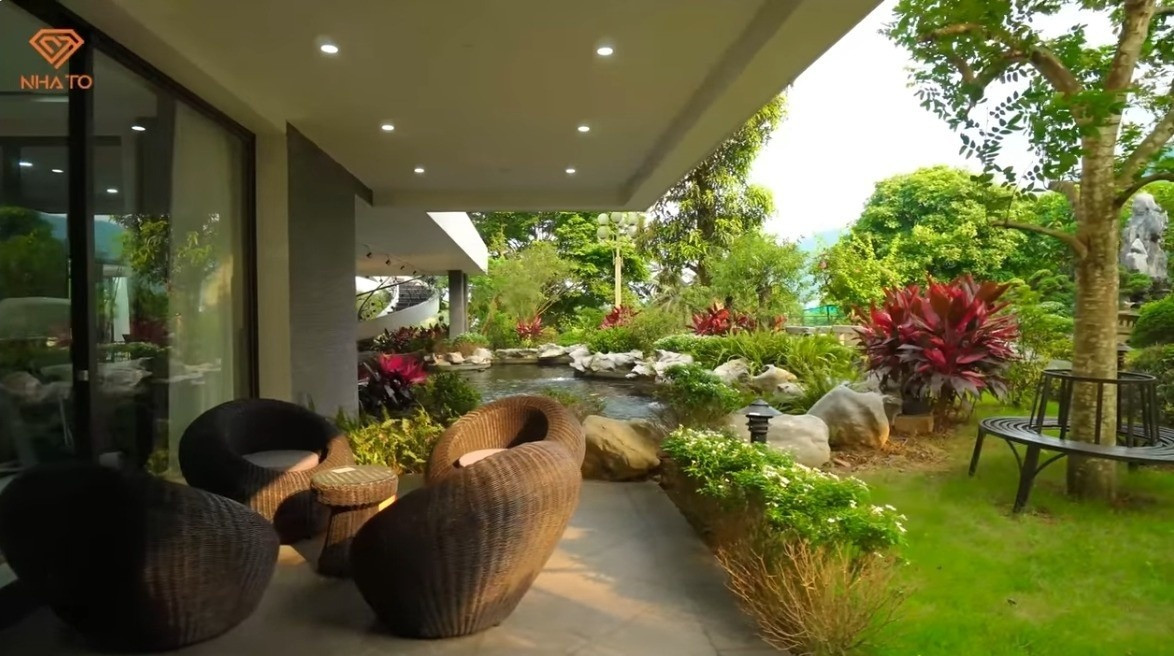 Vị đại gia vừa tặng 100 triệu cho Xu&acirc;n Son sở hữu biệt phủ rộng 5.000m2 như resort thu nhỏ- Ảnh 4.