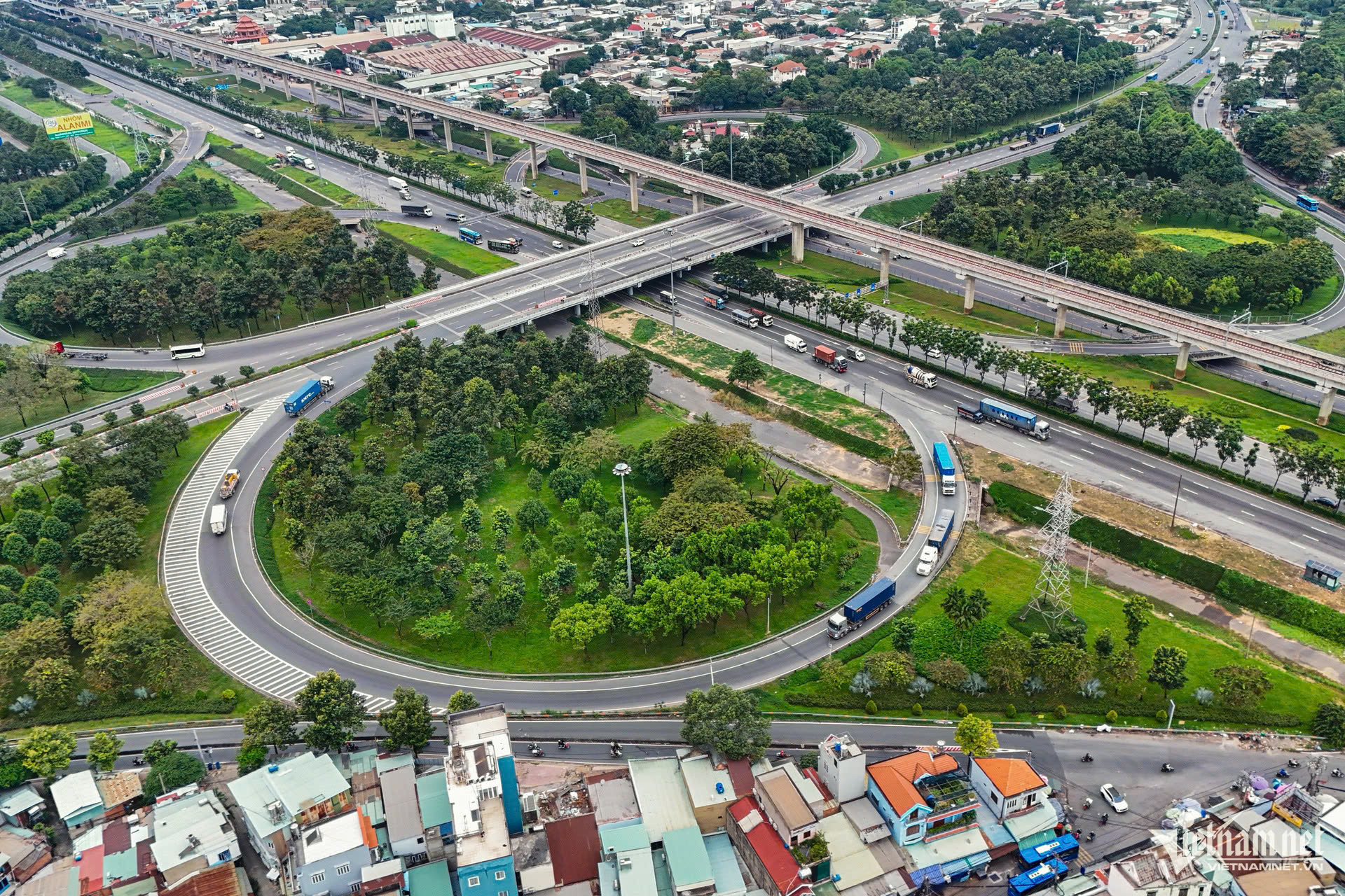 hầm chui cầu vượt trạm 2, TPHCM