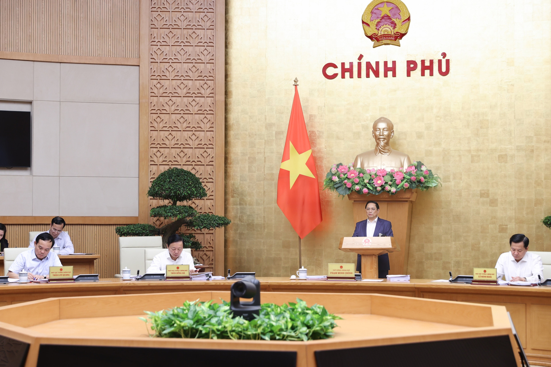 Chính phủ đã chỉ đạo, điều hành kịp thời, hiệu quả, vượt qua cơn gió ngược- Ảnh 1.