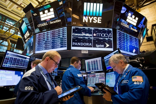 Chỉ số S&P 500 lần đầu vượt mốc 5.000 điểm, thị trường chứng khoán Mỹ 'cất cánh' Chỉ số S&P 500 lần đầu vượt mốc 5.000 điểm, thị trường chứng khoán Mỹ 'cất cánh'