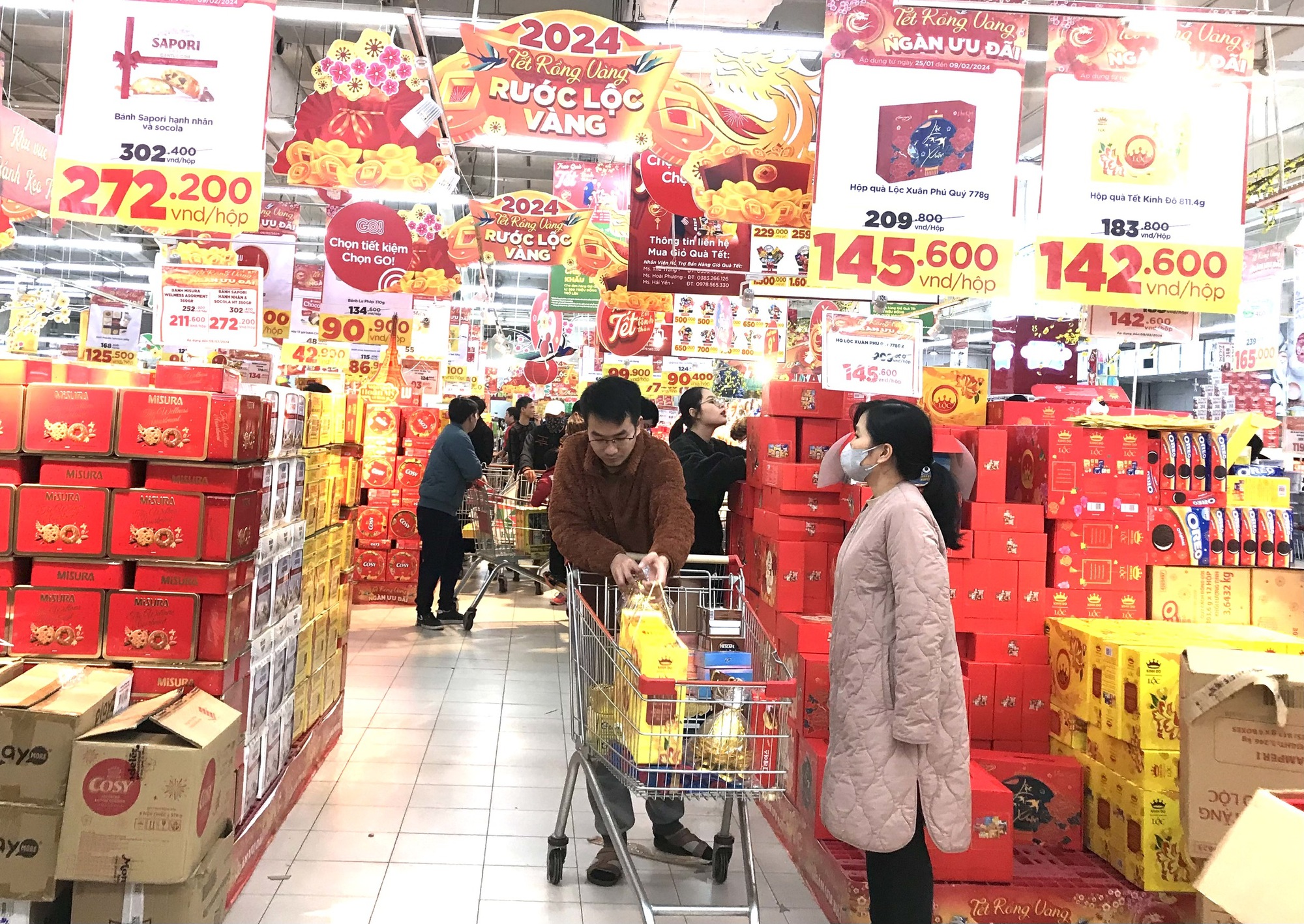Siêu thị kéo dài thời gian hoạt động hoặc mở cửa xuyên Tết- Ảnh 1.